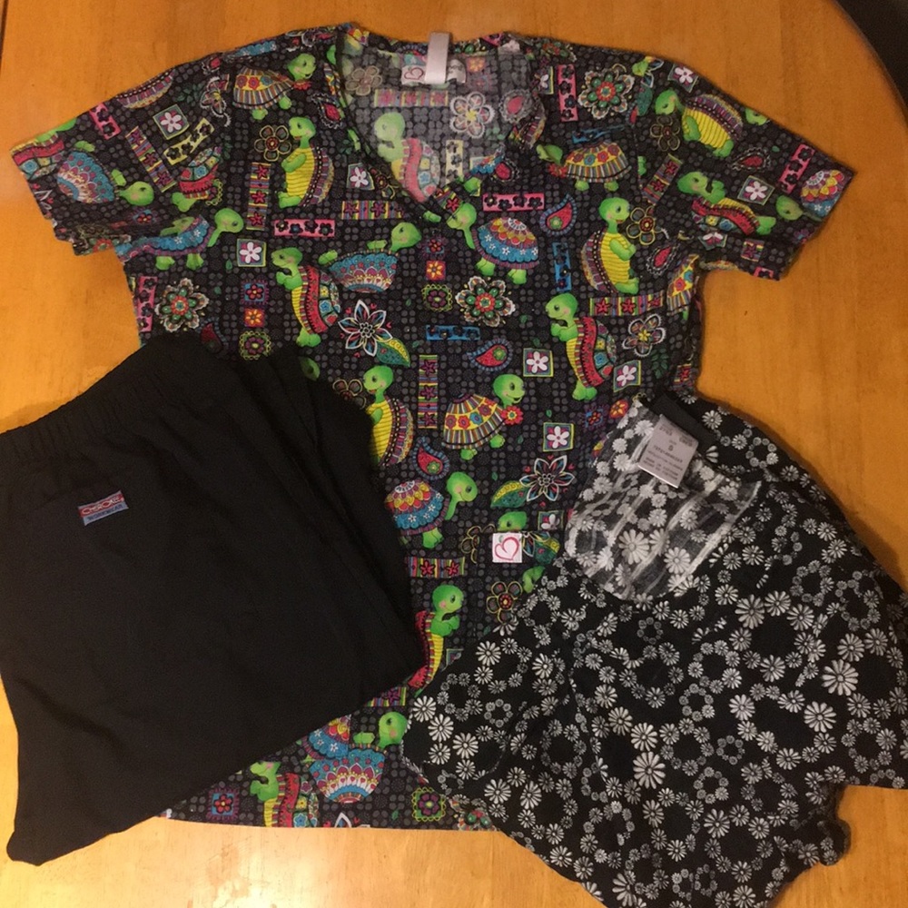 Cherokee scrub pants with 2 scrub tops size small